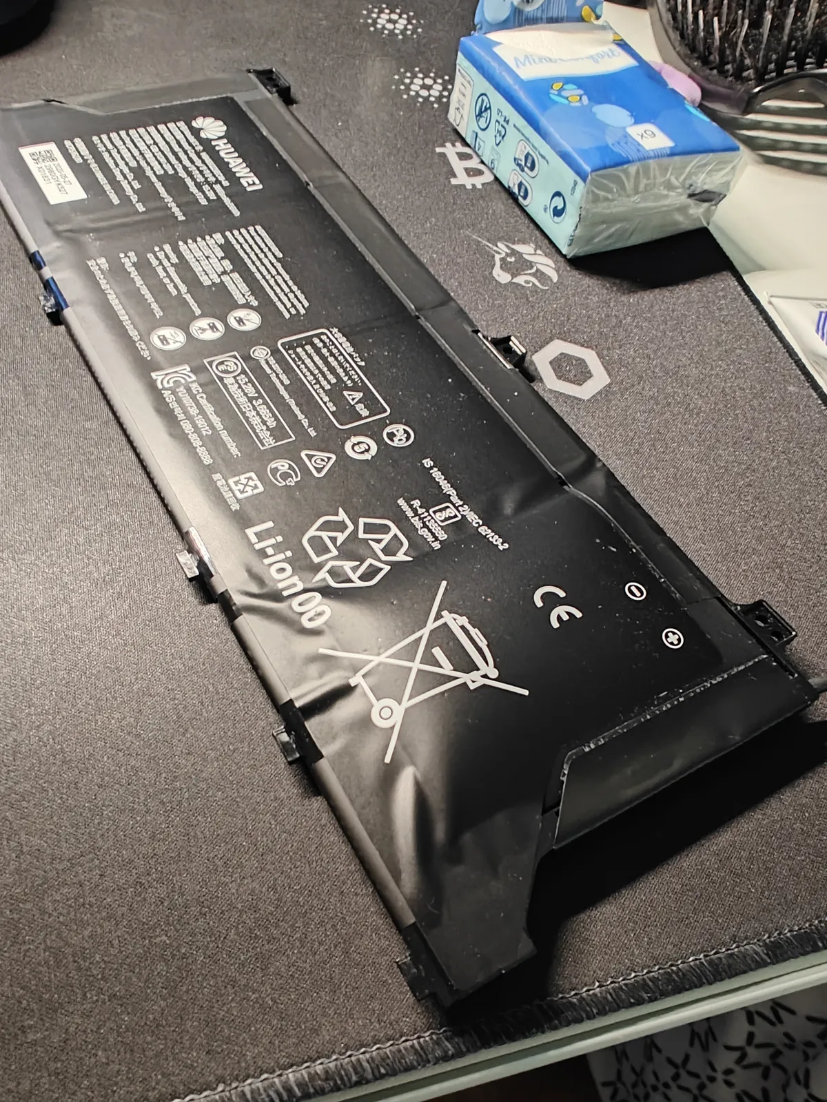 Batterie de PC portable gonflée à remplacer