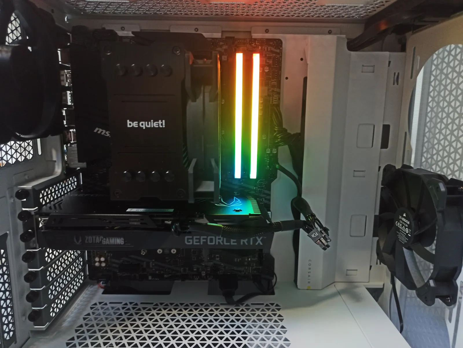 PC blanc be quiet! avec mémoire RGB et carte graphique GeForce RTX