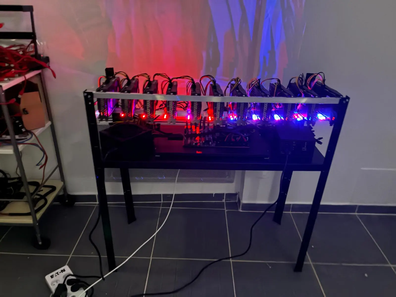 Rig de minage à plusieurs cartes graphiques avec éclairage LED